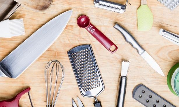 Uses of 7 Basic Kitchen Tools to cook delicious In Home