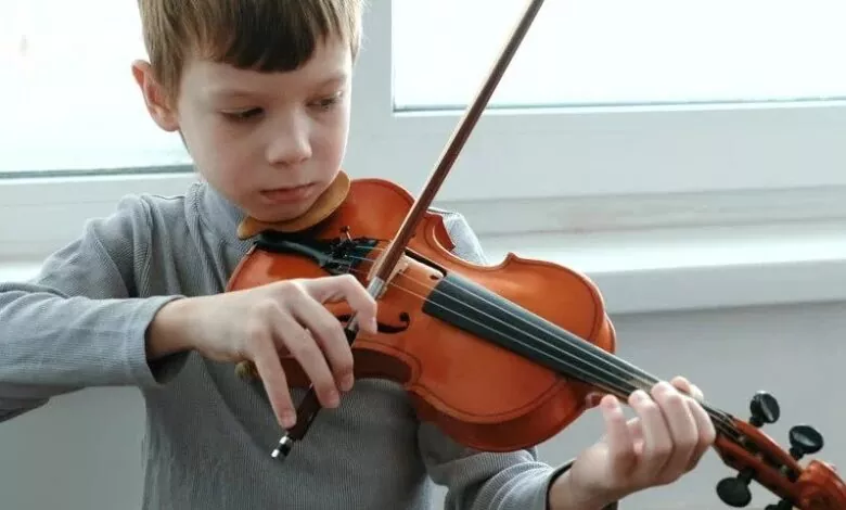 Play the Violin